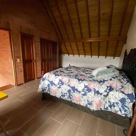 Hermosa Casa , Con Parqueadero En Rionegro Cerca Al Aeropuertoヴィラ エクステリア 写真