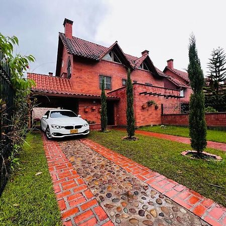 Hermosa Casa , Con Parqueadero En Rionegro Cerca Al Aeropuertoヴィラ エクステリア 写真