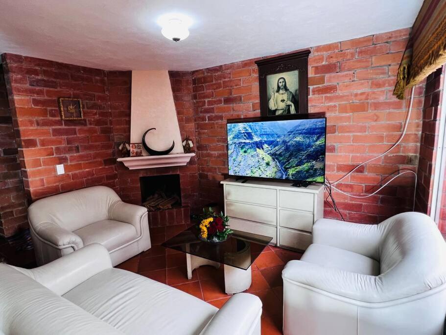 Hermosa Casa , Con Parqueadero En Rionegro Cerca Al Aeropuertoヴィラ エクステリア 写真