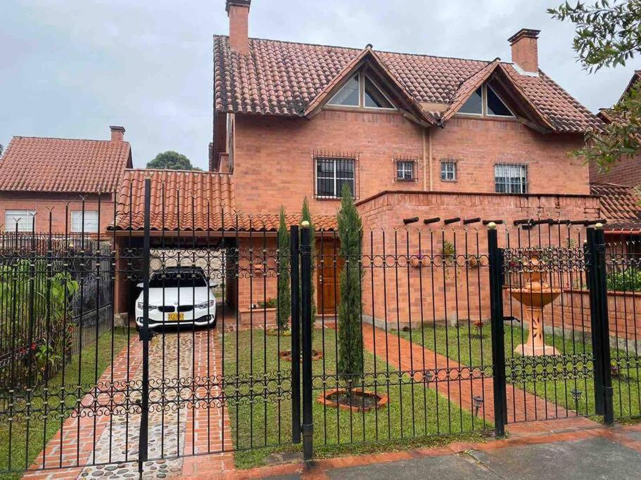 Hermosa Casa , Con Parqueadero En Rionegro Cerca Al Aeropuertoヴィラ エクステリア 写真