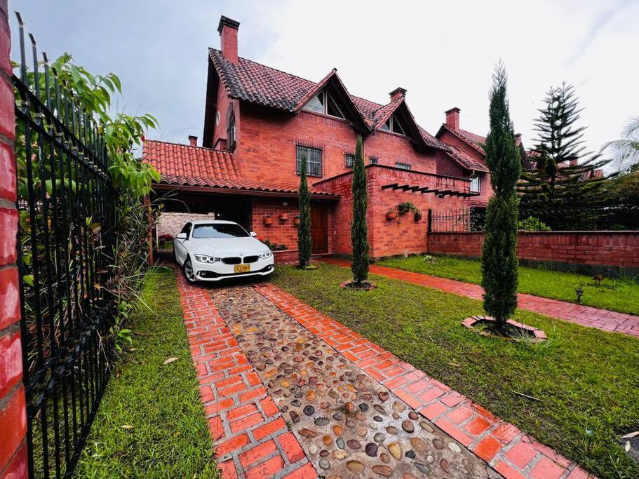 Hermosa Casa , Con Parqueadero En Rionegro Cerca Al Aeropuertoヴィラ エクステリア 写真