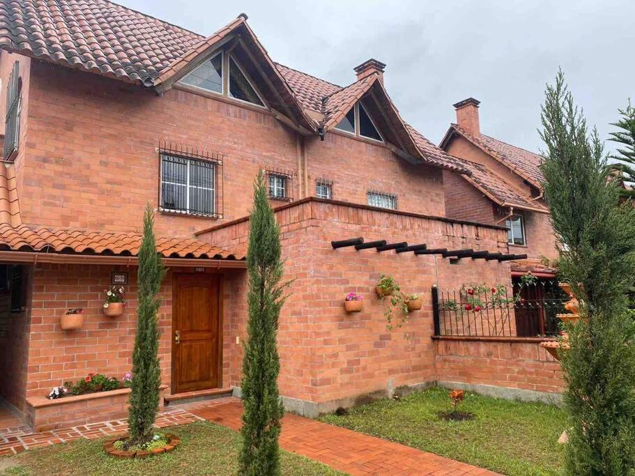 Hermosa Casa , Con Parqueadero En Rionegro Cerca Al Aeropuertoヴィラ エクステリア 写真