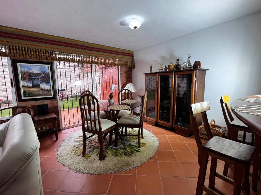 Hermosa Casa , Con Parqueadero En Rionegro Cerca Al Aeropuertoヴィラ エクステリア 写真