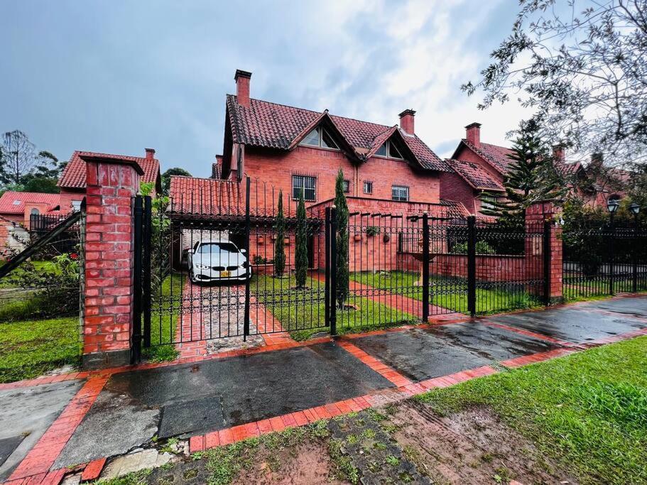 Hermosa Casa , Con Parqueadero En Rionegro Cerca Al Aeropuertoヴィラ エクステリア 写真